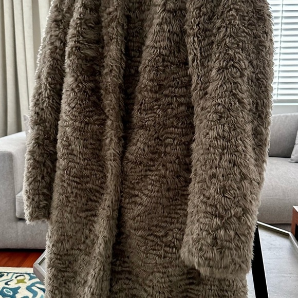 H&M Luxury Faux Fur Coat Size 2 Please READ DESCRIPTION FOR MEASUREMENTS - Picture 5 of 7